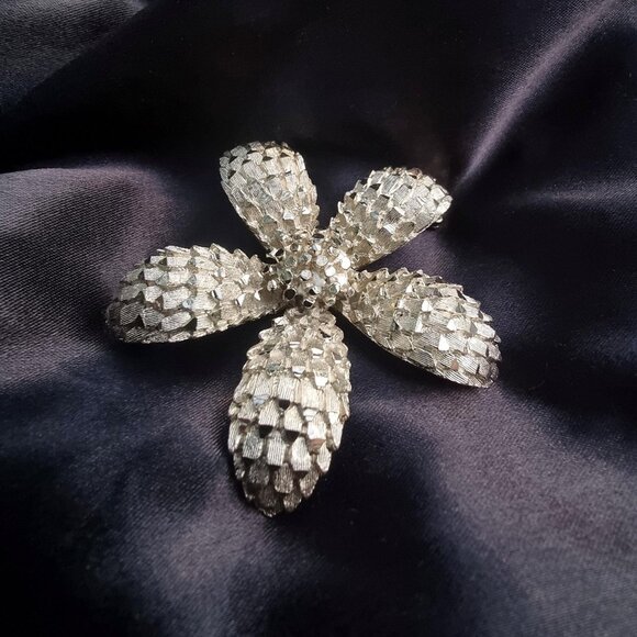 Vintage BSK Signed Silver Tone Flower Floral Large Big Brooch - Picture 6 of 8